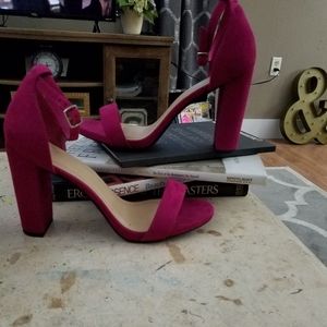 Ladies ankle strap chunky heel sandal. Size 11M